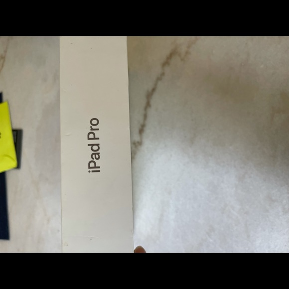 iPad Pro 12.9 Fourth generation 250g - Picture 3 of 7